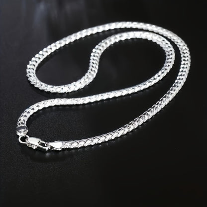 Collier homme élégant minimaliste en argent lisse.