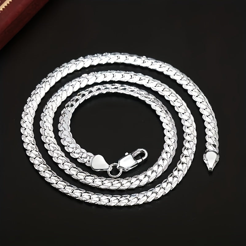 Collier homme élégant minimaliste en argent lisse.