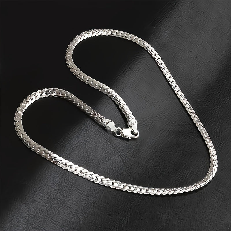 Collier homme élégant minimaliste en argent lisse.