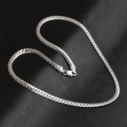 Collier homme élégant minimaliste en argent lisse.