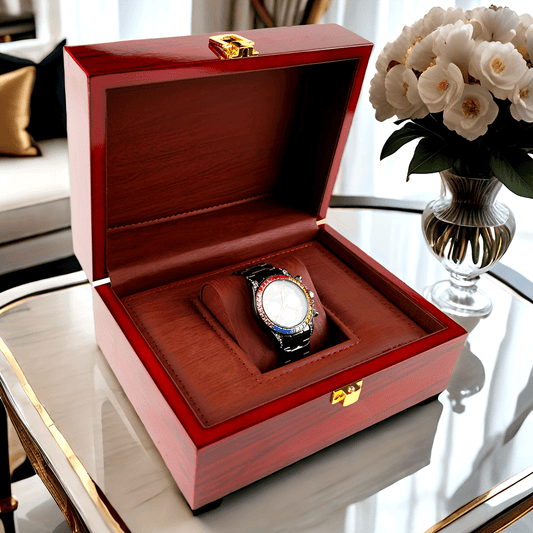 Boite à montres luxe élégante en bois rouge foncé.
