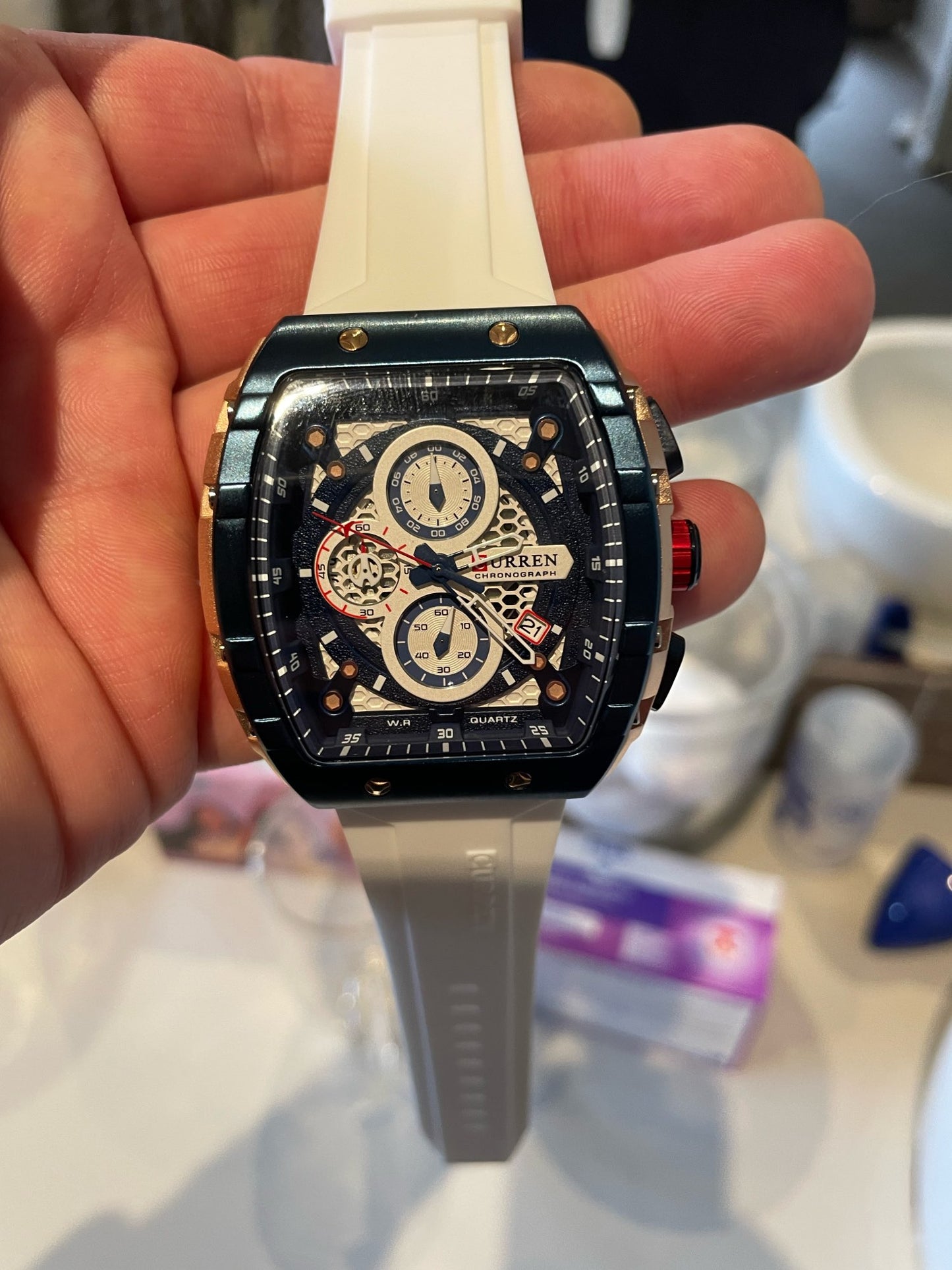 Montre à quartz étanche pour hommes chronographe horloge de date.