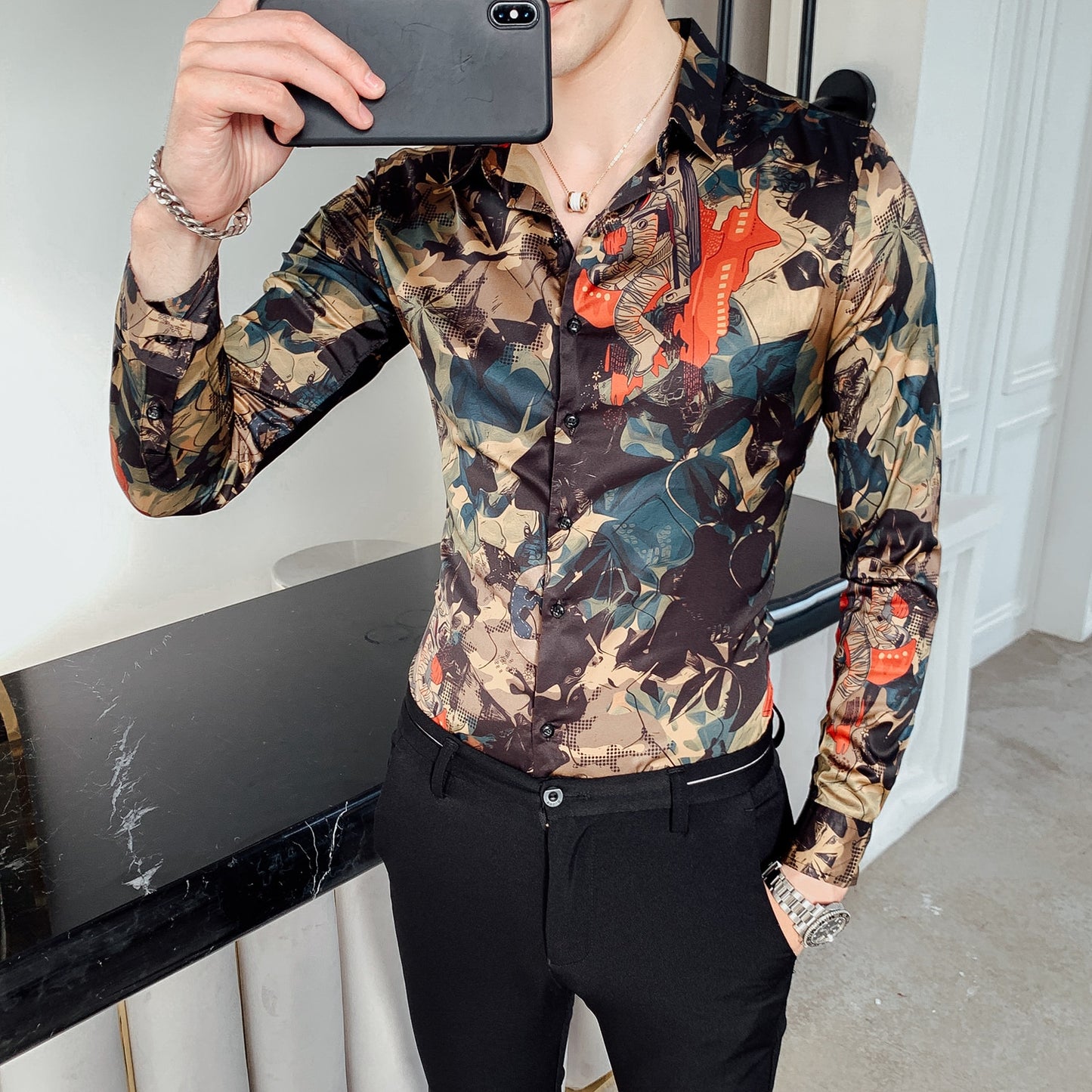 Chemise à manches longues pour hommes nouveau design coupe couvertes.