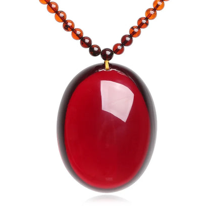 Collier pendentif en cire d'abeille ambre bordeaux naturel luxure.