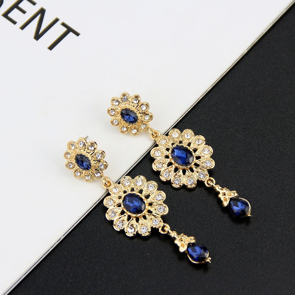 boucle d'oreille en forme de goutte d'eau pour femmes couleur or.