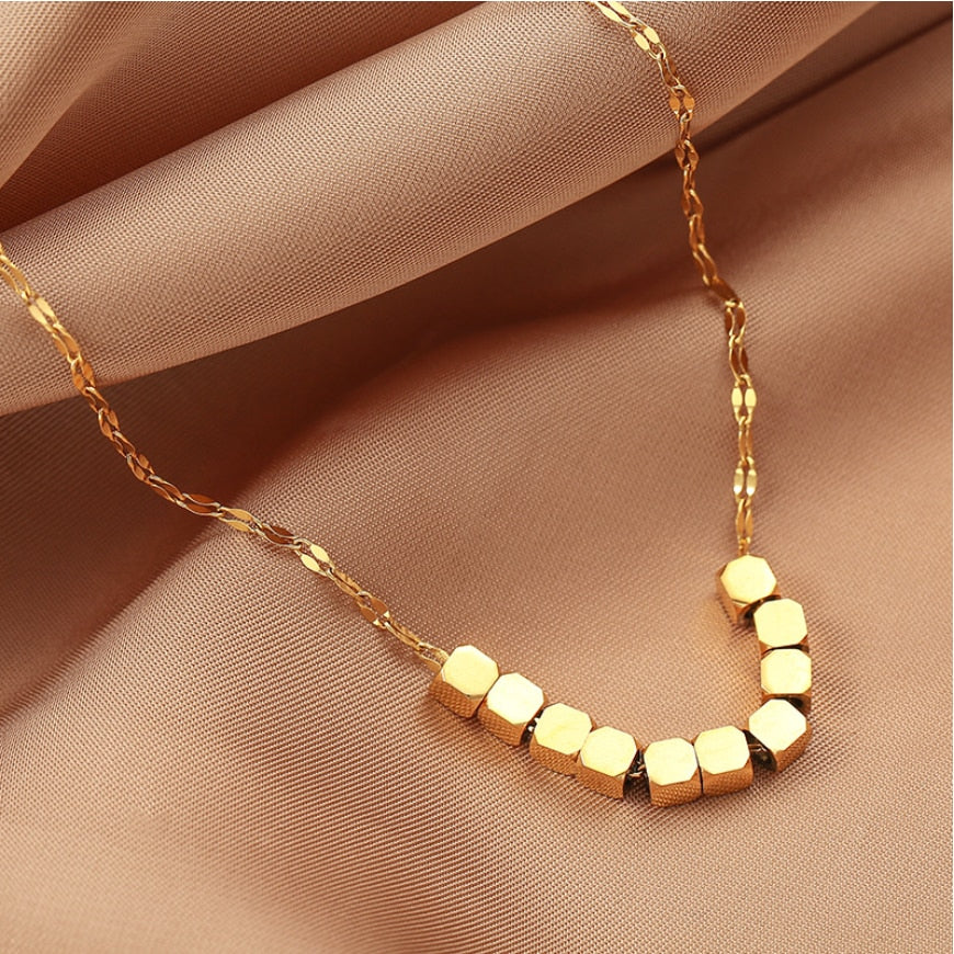Collier luxe pendentif pour femmes bijoux haut de gamme.