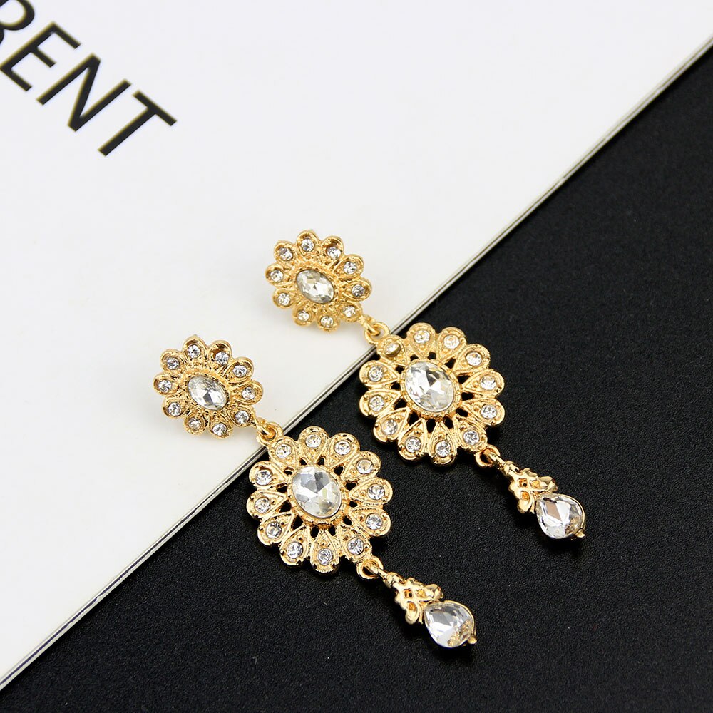 boucle d'oreille en forme de goutte d'eau pour femmes couleur or.