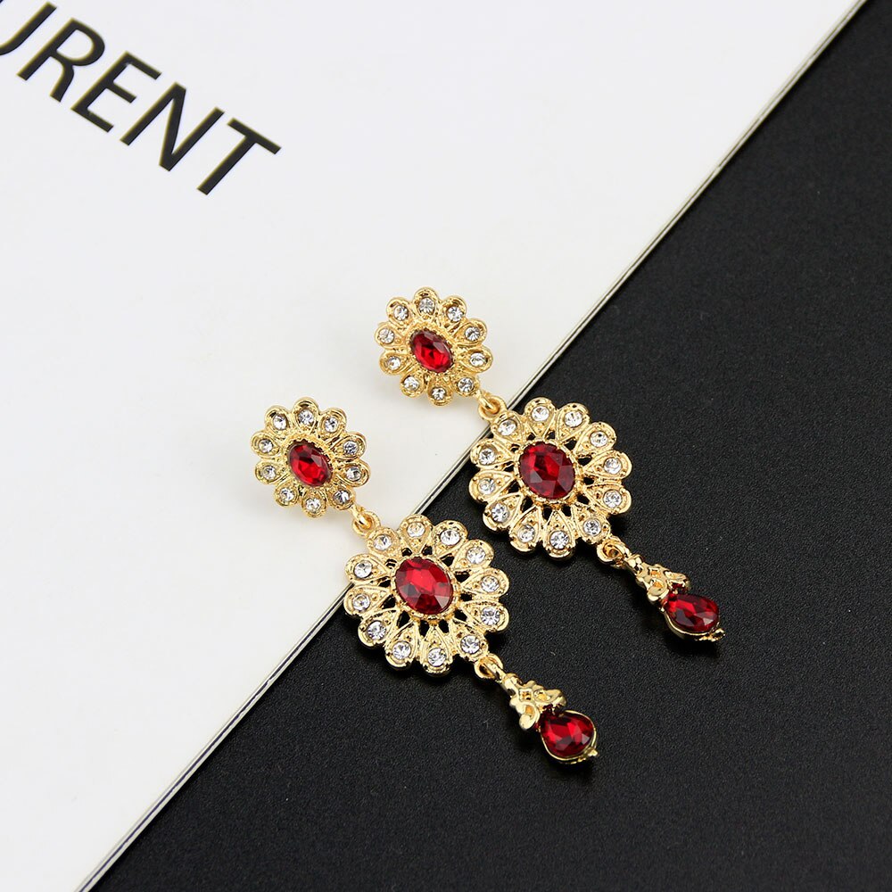 boucle d'oreille en forme de goutte d'eau pour femmes couleur or.