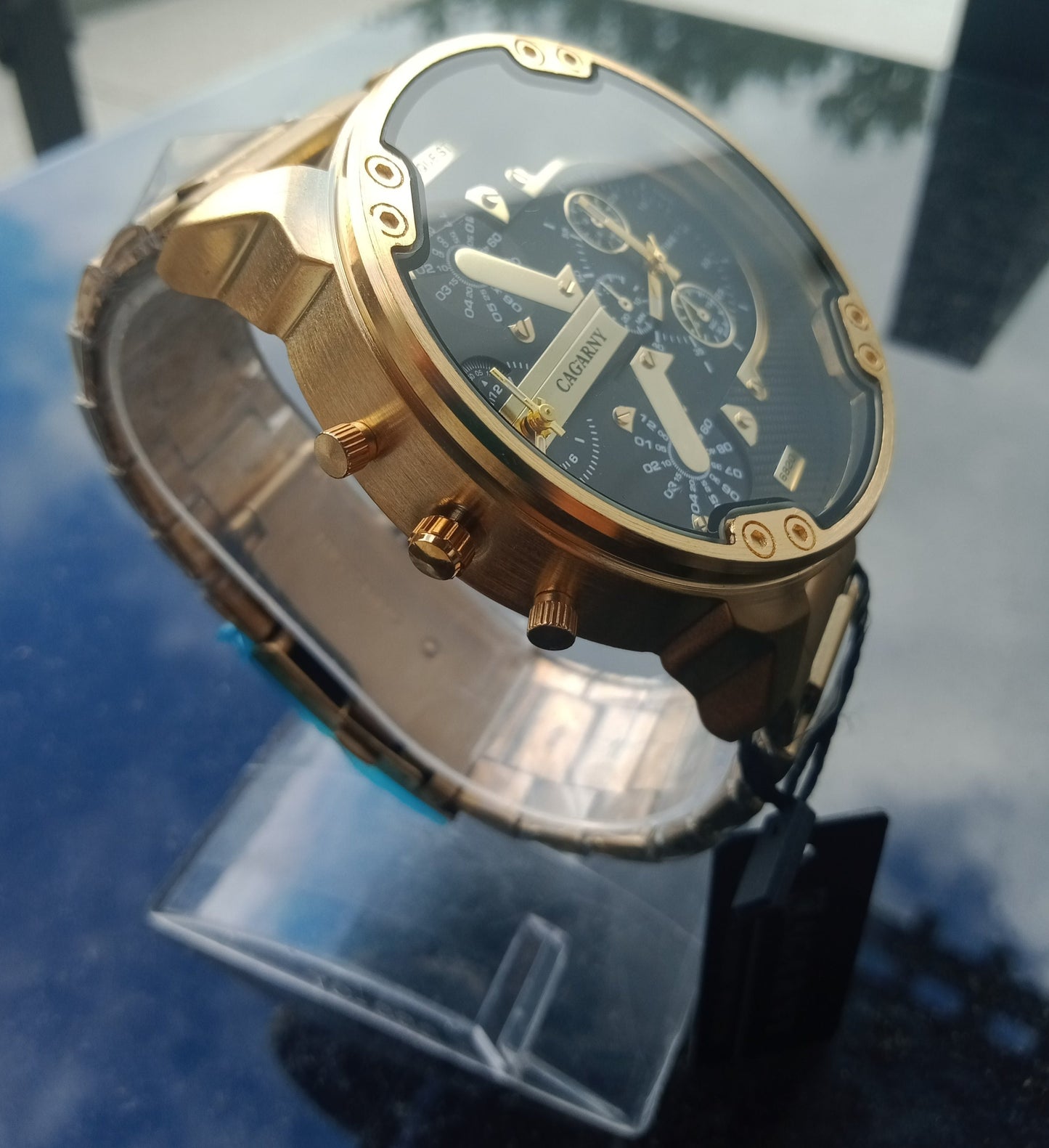 Montre classique à grand cadran pour hommes doubles horloges.
