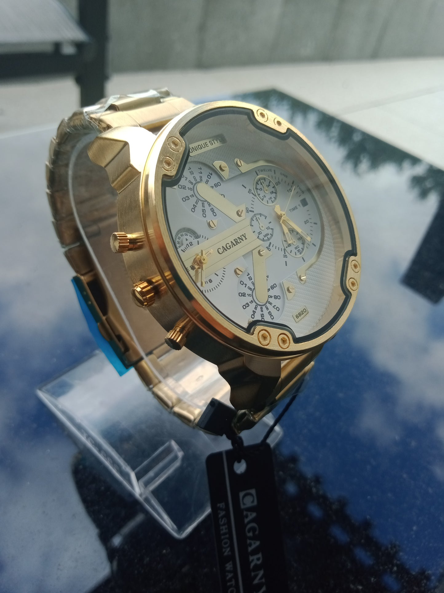 Montre classique à grand cadran pour hommes doubles horloges.