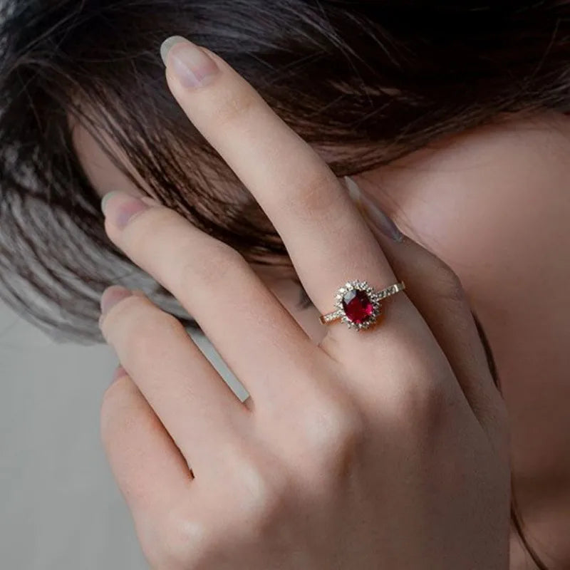 Bague en argent 925 plaqué en 18 carats pierre zircon rouge.