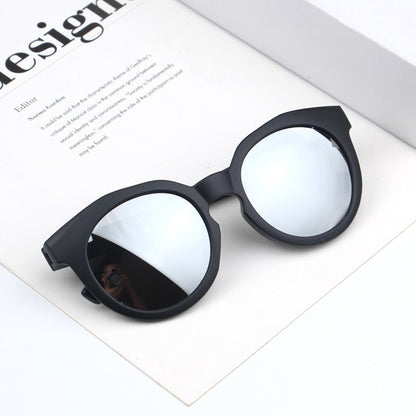Lunettes de soleil rondes colorées pour enfants.