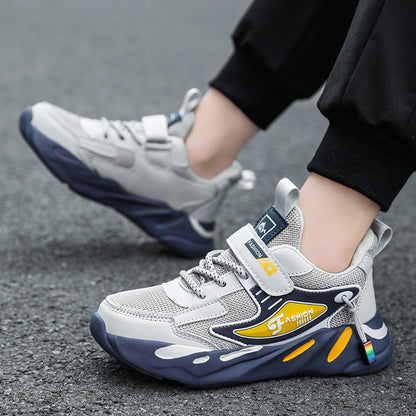 Chaussures de sport en cuir pour enfants.