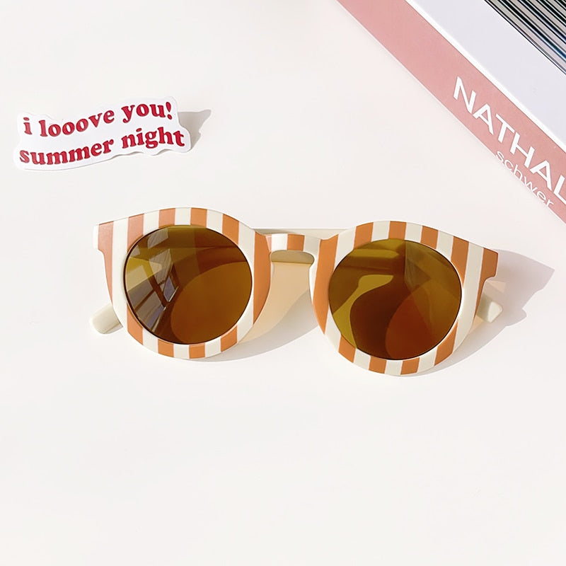 Lunettes de soleil classiques pour enfants protection solaire.