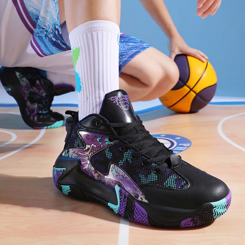 Chaussures de basket-ball coordonnantes pour hommes et femmes.