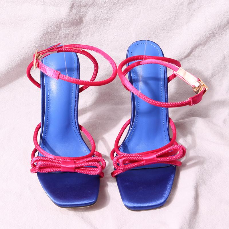 Talons bloquant les documents pour femmes.
