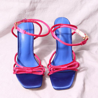 Talons bloquant les documents pour femmes.