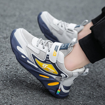Chaussures de sport en cuir pour enfants.