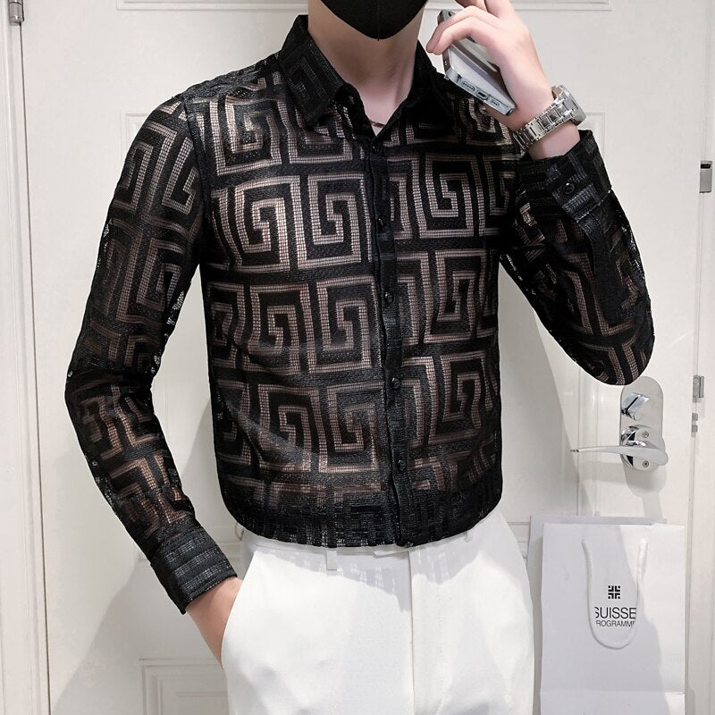 Chemise en dentelle transparente sexy pour hommes.
