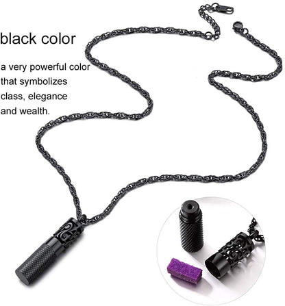 Collier pendentif médaillon de parfum pour hommes.