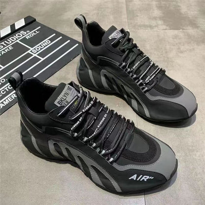 Chaussures de course plates et décontractées pour hommes.