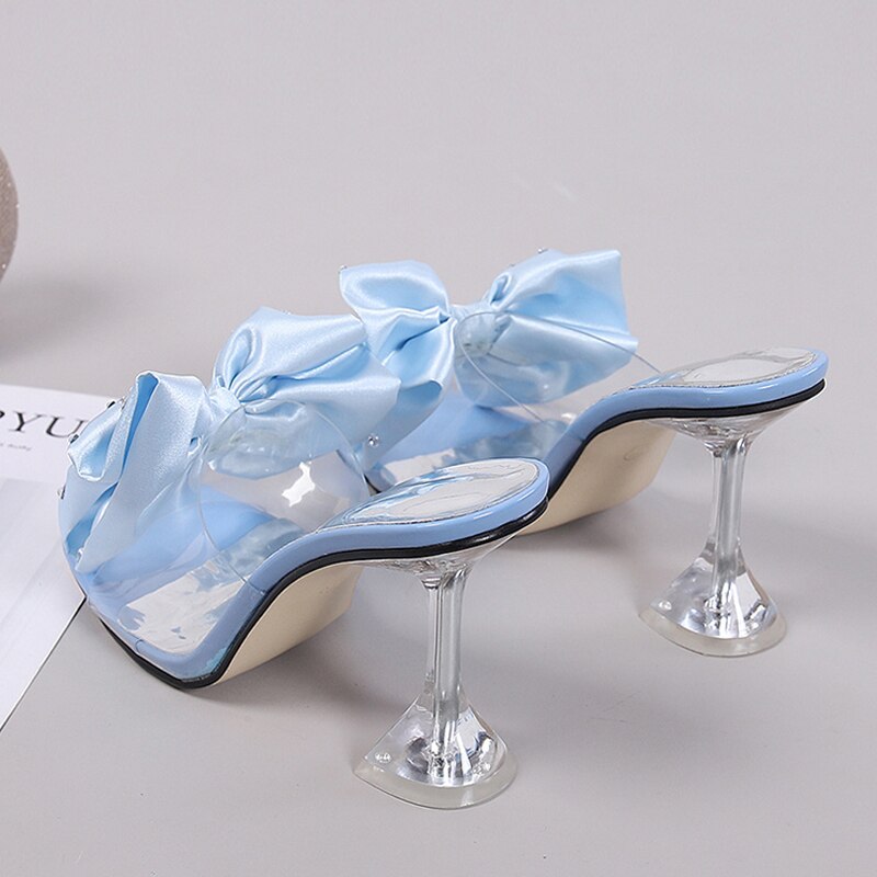 Pantoufles à talons hauts avec nœud en cristal pour femmes.