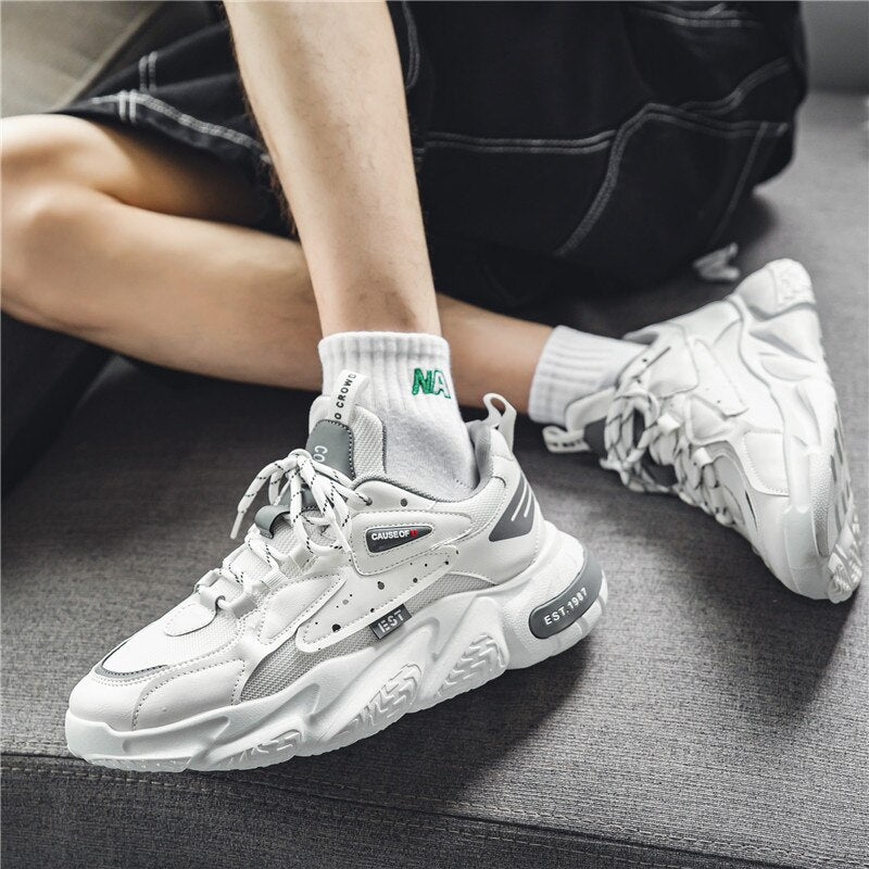 Chaussures de sports confortables en maille pour hommes.