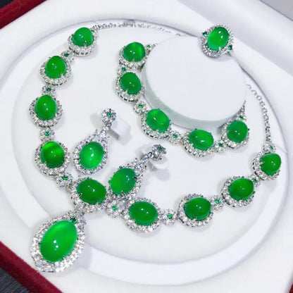 Ensemble de bijoux en diamant fait à la main pour femmes.