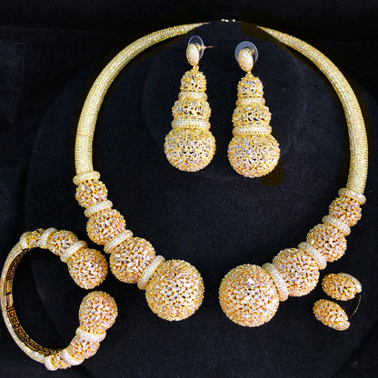 Ensemble de bijoux luxe élégants en zircon cubique tendance.