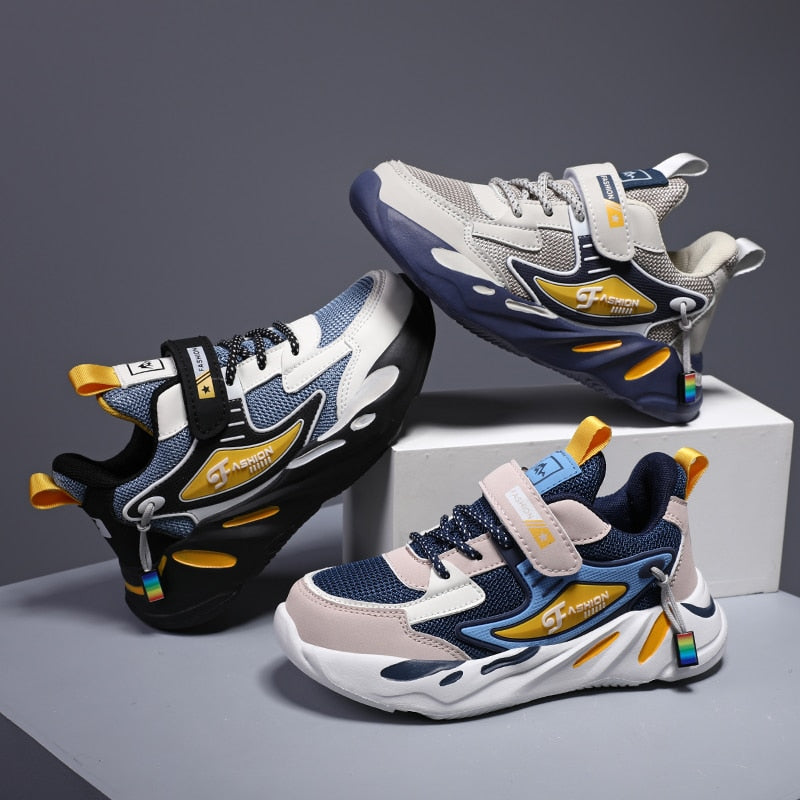 Chaussures de sport en cuir pour enfants.