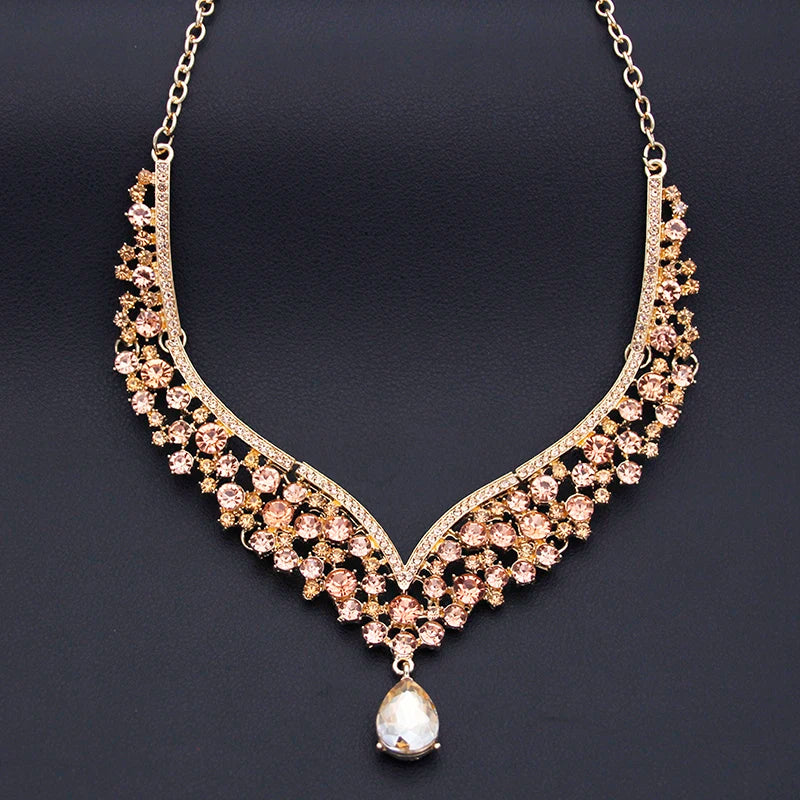 Ensemble de bijoux en cristal de champagne.