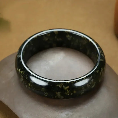 Bracelet Jade luxure élégant haute noir glacé.