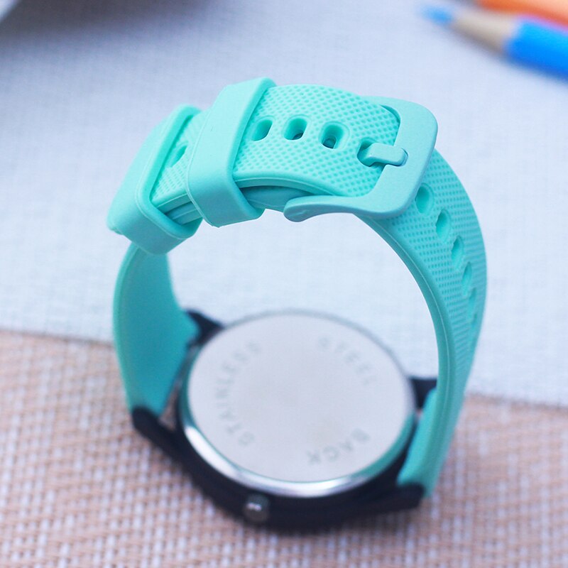 Montre enfants à quartz, bracelet en silicone.