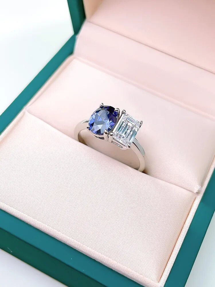 Bague en saphir pour femmes à contraste de couleur de pierre.
