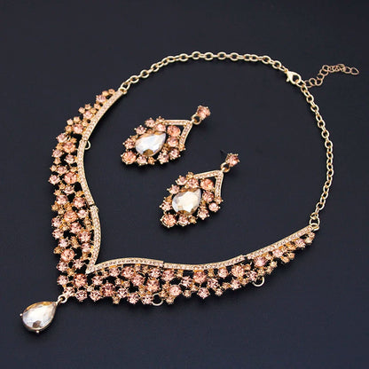 Ensemble de bijoux en cristal de champagne.