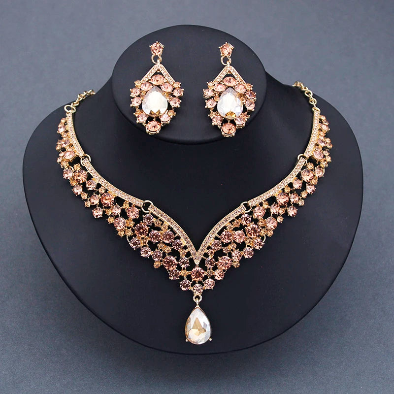 Ensemble de bijoux en cristal de champagne.