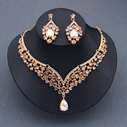 Ensemble de bijoux en cristal de champagne.