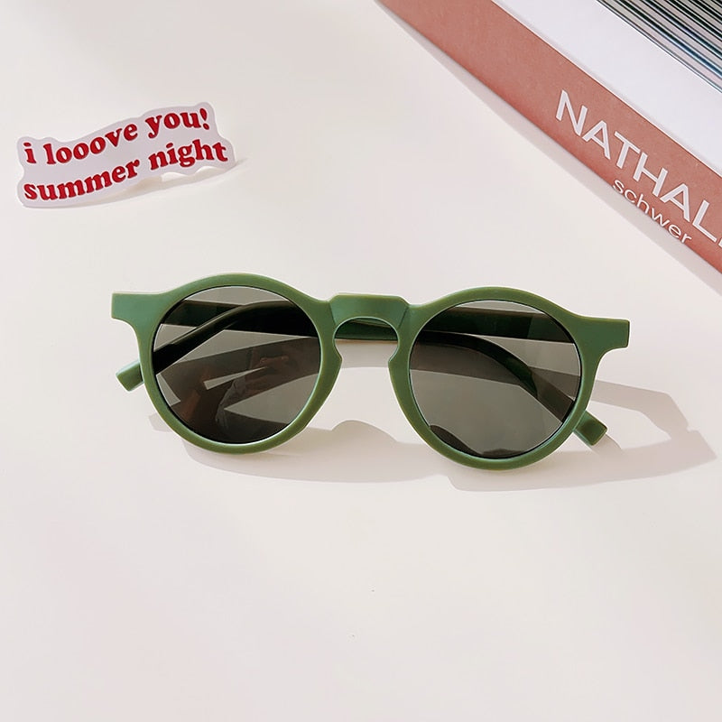Lunettes de soleil classiques pour enfants protection solaire.