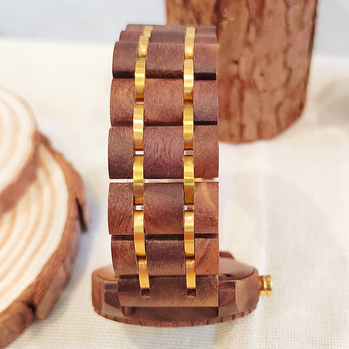 Montres bracelets en bois  pour hommes affichage de la date et de la semaine.