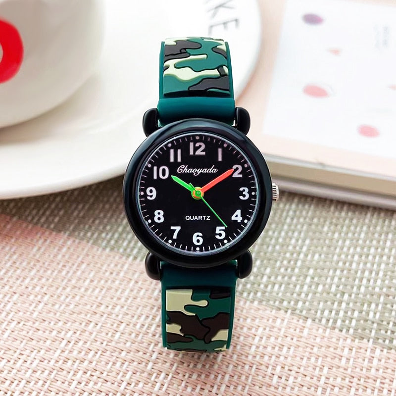 Montre à quartz avec bracelet en silicone pour enfants.