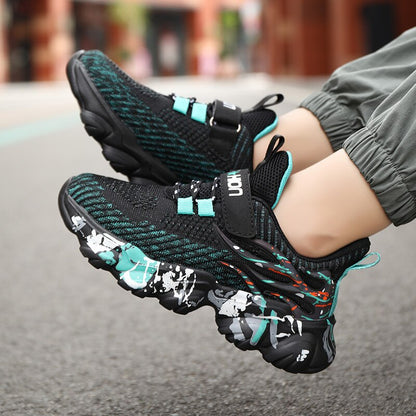 Chaussures de sport légères en maille pour enfants.