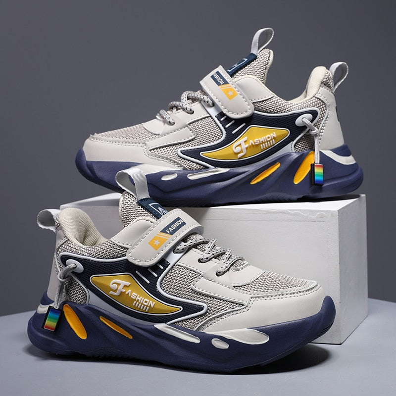Chaussures de sport en cuir pour enfants.