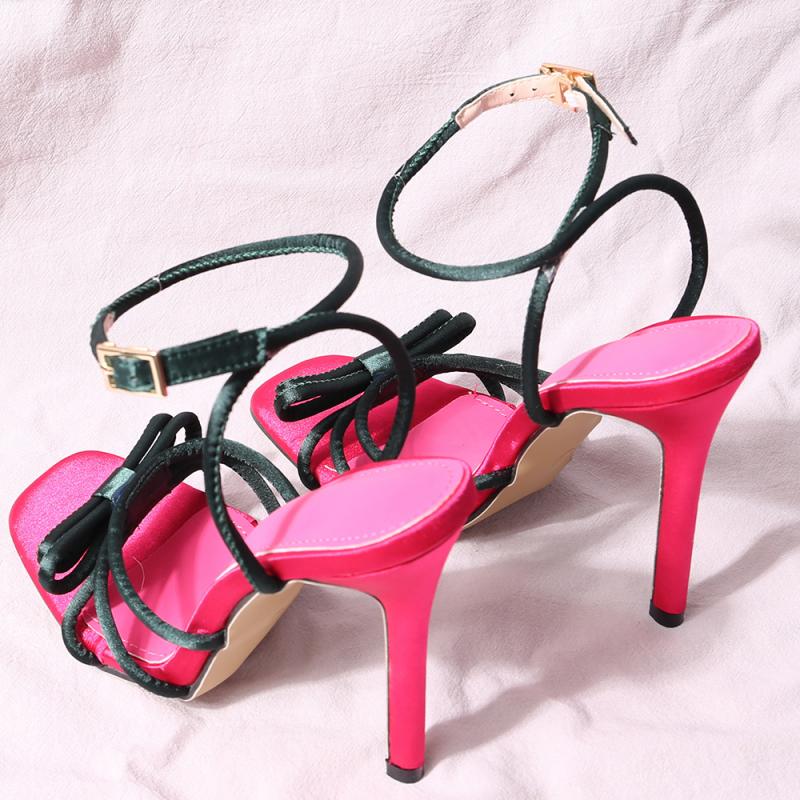 Talons bloquant les documents pour femmes.