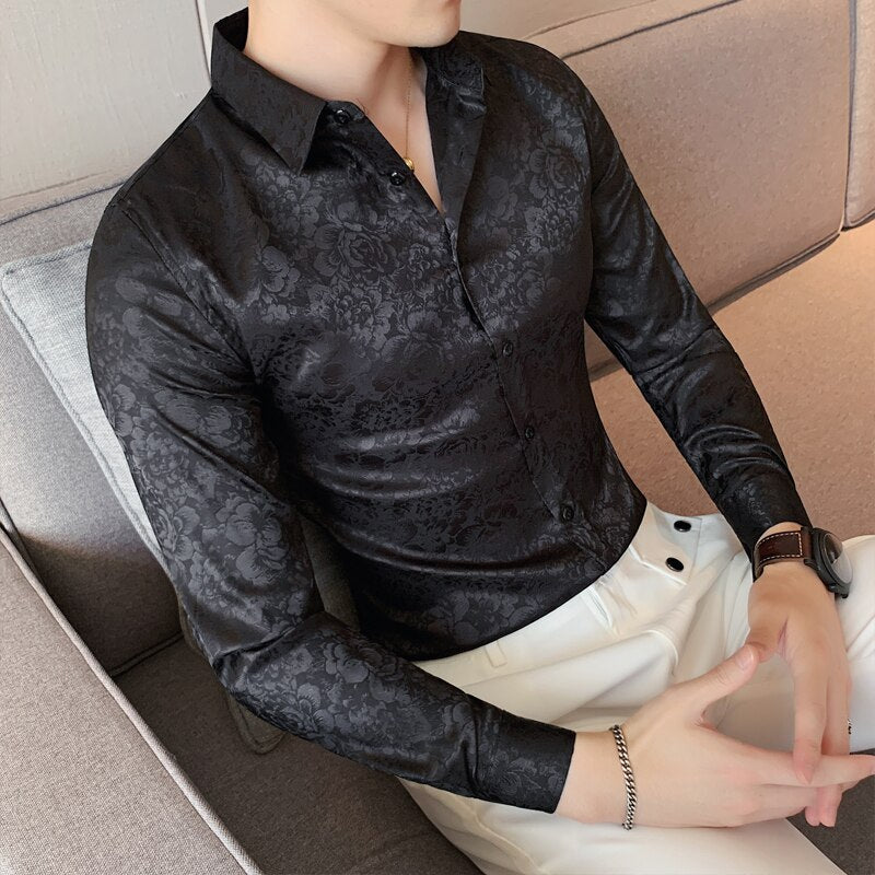 Chemise à manches longues de luxe pour hommes.