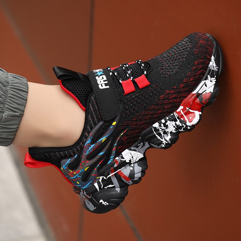 Chaussures de sport légères en maille pour enfants.