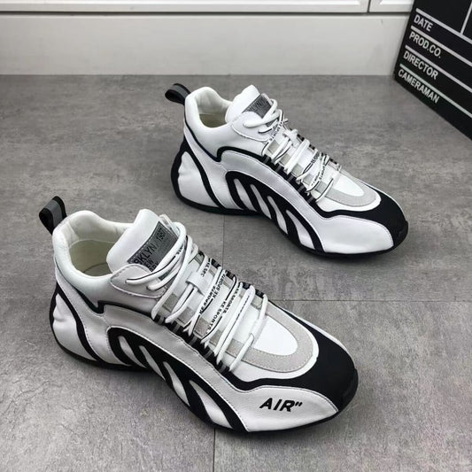 Chaussures de course plates et décontractées pour hommes.