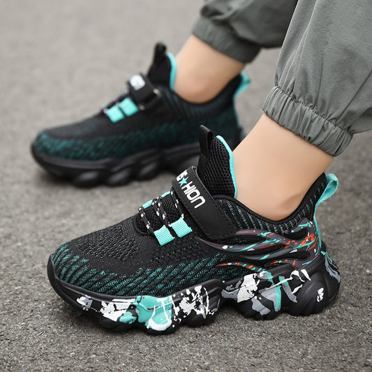 Chaussures de sport légères en maille pour enfants.