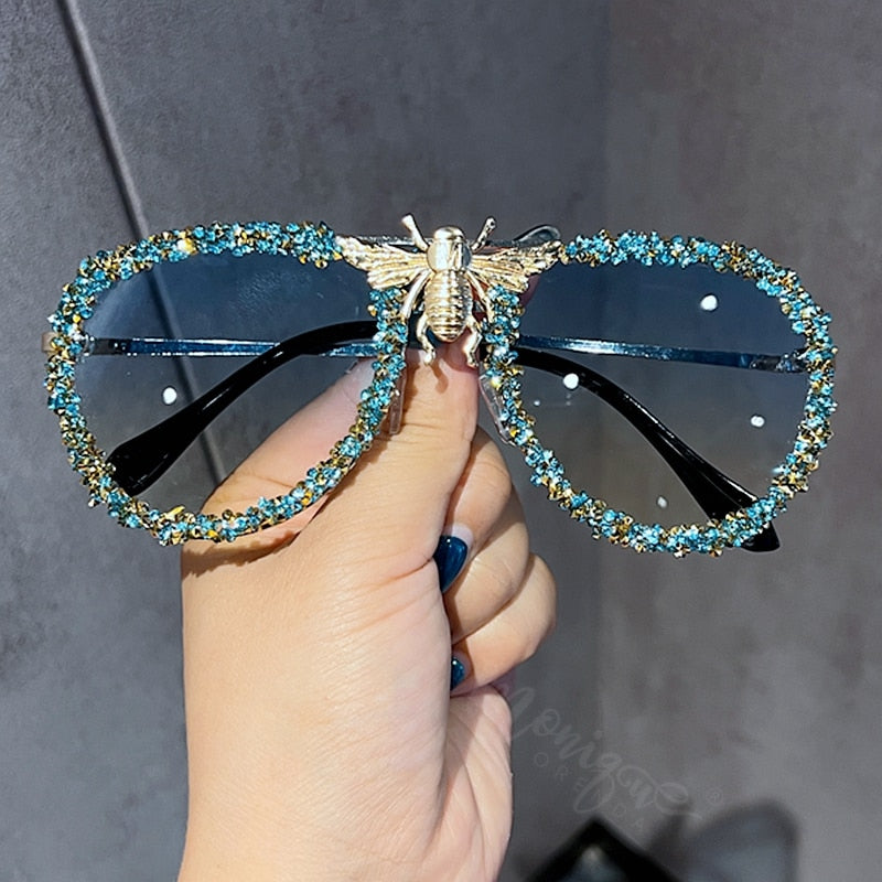 Lunettes de soleil de luxe pour femmes, monture métallique.