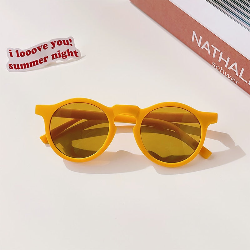 Lunettes de soleil classiques pour enfants protection solaire.