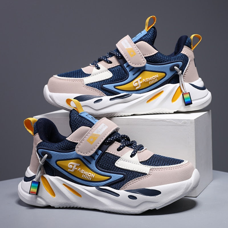 Chaussures de sport en cuir pour enfants.